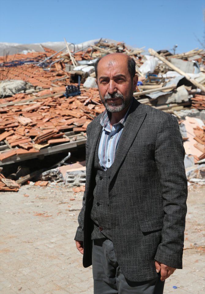 Yapı stokunun yüzde 75'ini kaybeden mahallede afet konutları depremde ayakta kaldı