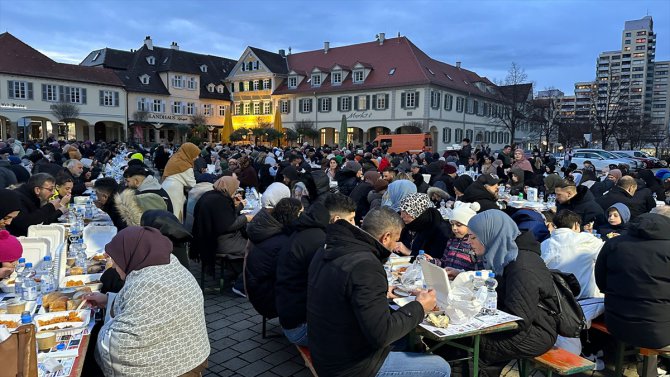 Almanya'nın Ludwigsburg kentinde Müslümanlar ve Almanlar iftarda buluştu