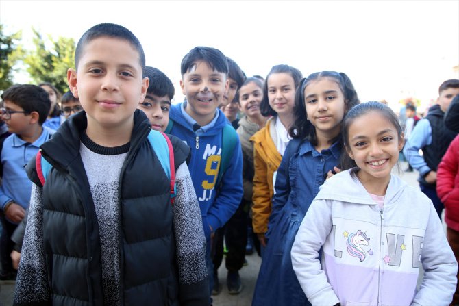 Depremden etkilenen İskenderun'da öğrenciler dersbaşı yaptı