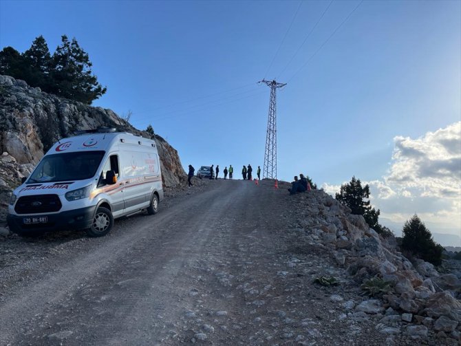Karaman'da dağ yolunda takla atan cipteki 5 kişi öldü
