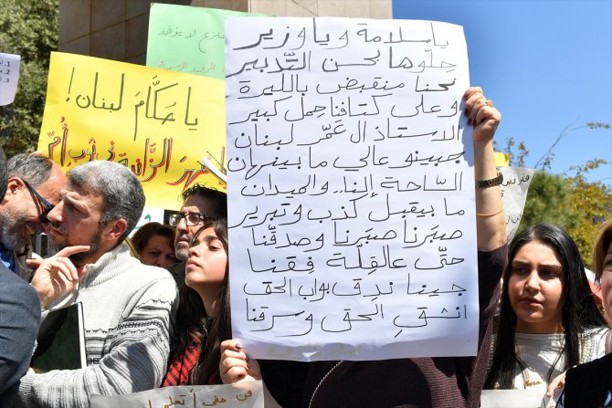 Lübnan'da 3 aydır grevde olan öğretmenlerden "düşük maaş" protestosu
