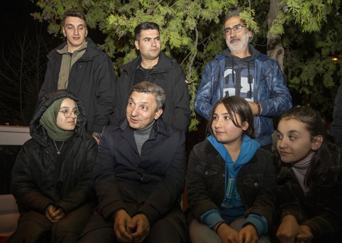 Milli Eğitim Bakanı Özer, Malatya'da çadır kentteki öğrencilerle bir araya geldi