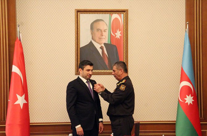 Selçuk Bayraktar'a Azerbaycan'da madalya verildi
