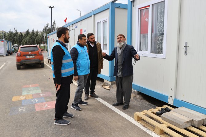 TDV ve Diyanet, Kahramanmaraş'ta 220 kişi ile depremzedelere manevi rehberlik yapıyor