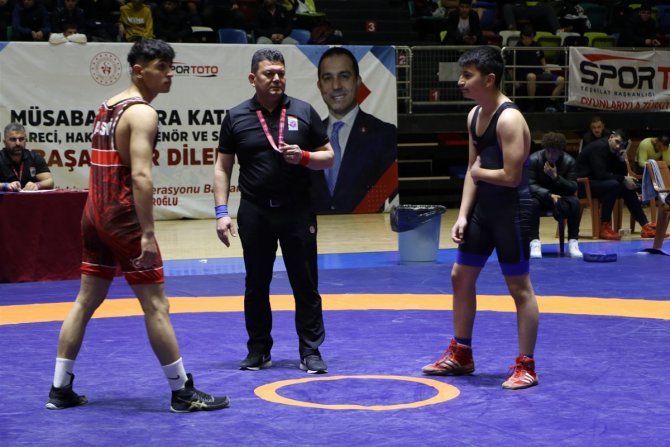 Yaşar Doğu 17 Yaş Altı Serbest Güreş Türkiye Şampiyonası, Samsun'da başladı