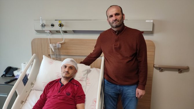 Bursa'da 38 yaşındaki hastaya "uyanık beyin tümörü ameliyatı" yapıldı