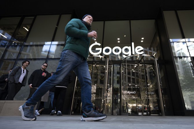 Google çalışanları Londra'da işten çıkarmaları protesto etti
