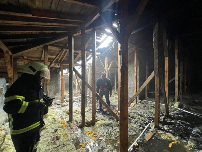 Kastamonu'da bir öğretmenevi cıkan yangında hasar gördü