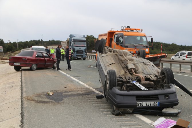 Kastamonu'da iki otomobilin çarpıştığı kazada 4 kişi yaralandı