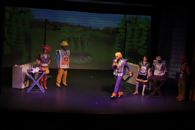 SAMDOB "Keloğlan ile uzaylılar" çocuk oyununu sahneledi