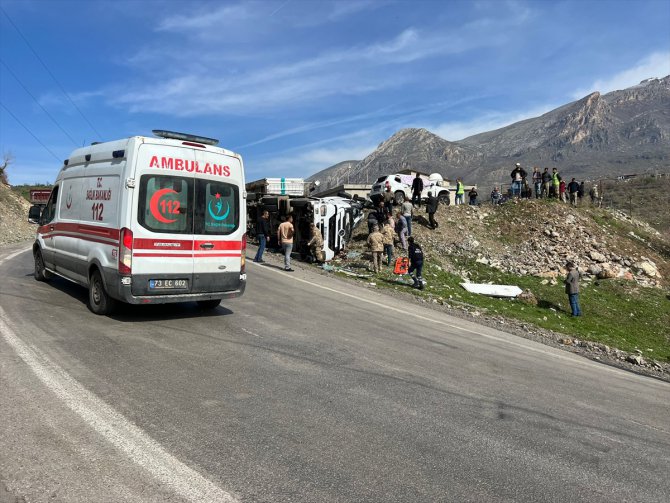 Şırnak'ta tır ile hafif ticari aracın çarpıştığı kazada, 3 kişi öldü