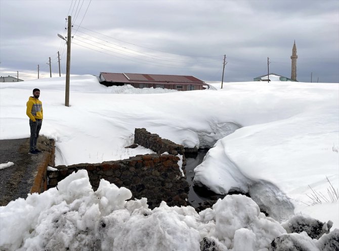Ardahan'da yayla evleri ilkbaharda kar altında kaldı