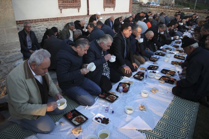 Batı Trakya Türkleri ramazanda toplu iftar geleneğini yaşatmaya devam ediyor