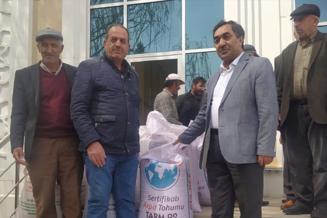Erzurum'da çiftçilere 60 ton kaba yem bitkisi tohumu dağıtıldı