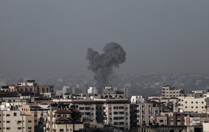 ﻿İsrail uçakları Gazze Şeridi'ne hava saldırısı düzenledi