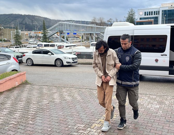 Karabük'te yabancı uyruklu öğrencinin cesedinin bulunmasına ilişkin gözaltına alınan şüphelilerden 4'ü adliyede