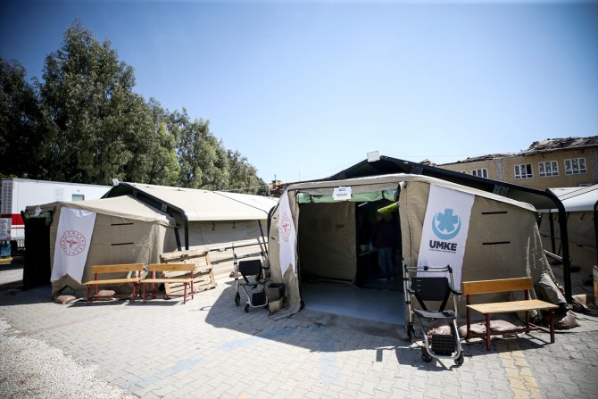 Okul kampüsünde kurulan sahra hastanesi tam teşekküllü tesise dönüştü