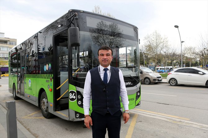 Sakarya'da belediye otobüsü şoförü, rahatsızlanan yolcuyu hastaneye yetiştirdi