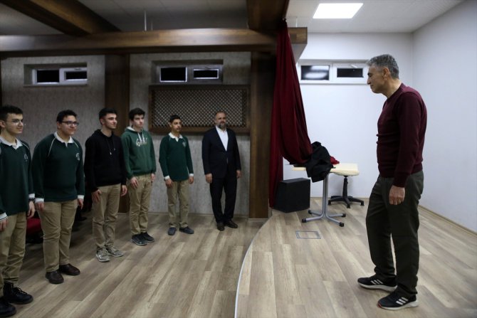 Depremzede halk oyunları eğitmeni Kastamonu'da açtığı kursla semazen yetiştirmeye başladı