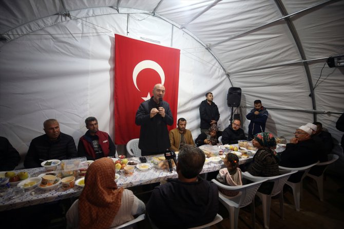 Bakan Soylu, Kahramanmaraş'ta depremzedelerle iftarda buluştu: