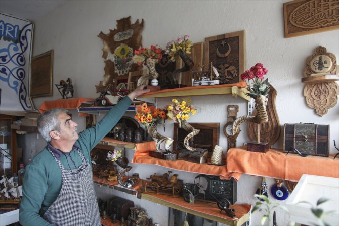 Bitlisli usta koç boynuzlarını dekoratif ürünlere dönüştürüyor
