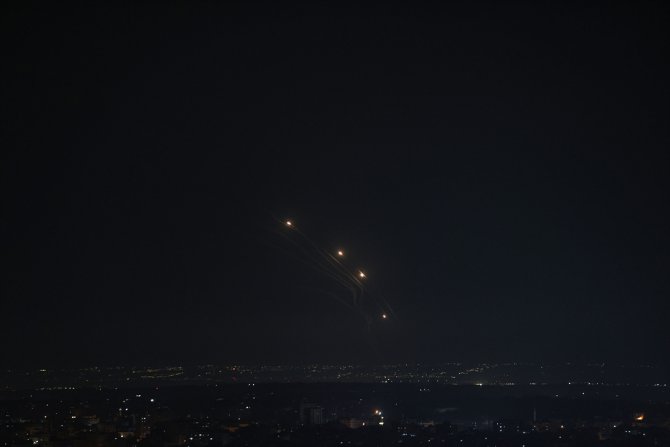 İsrail’in hava saldırılarına karşı Gazze’den İsrail’e roket saldırısı düzenlendi