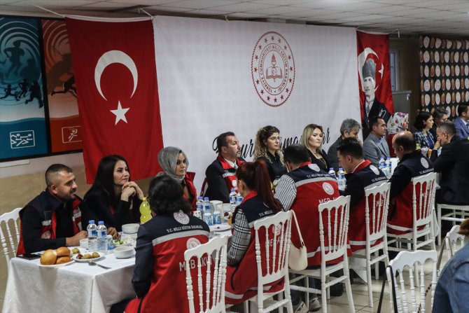 Milli Eğitim Bakanı Özer, Osmaniye'de depremzede öğretmenlerle iftarda buluştu: