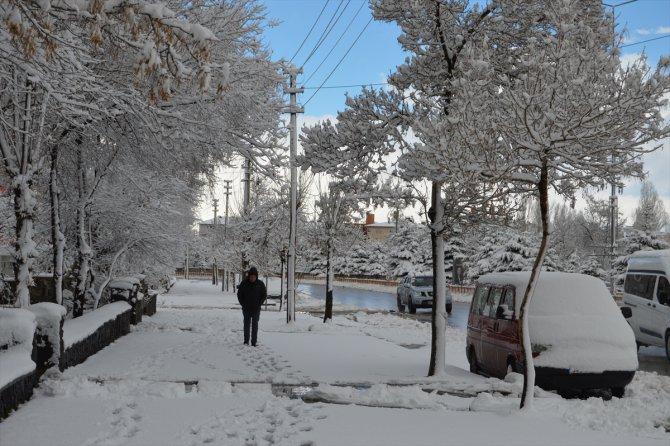 Erzurum, Kars ve Ardahan ilkbaharda yağan karla beyaza büründü