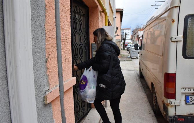 Eskişehir'e yerleşen Hataylı depremzede ramazan yardımlarını koordine ediyor