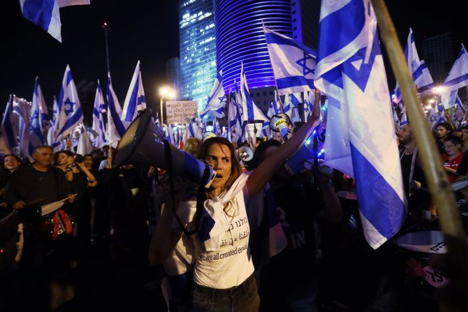 İsrailliler, bölgede yükselen tansiyona rağmen "yargı reformu" protestolarına devam ediyor