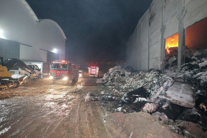 GÜNCELLEME - Kahramanmaraş'ta tekstil fabrikasının deposunda çıkan yangın kontrol altına alındı