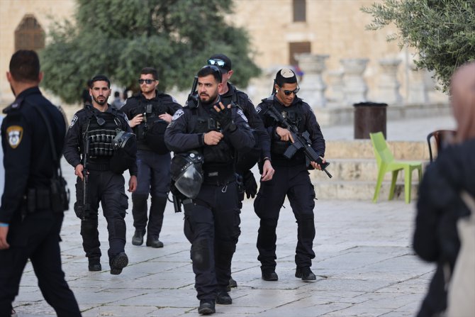 GÜNCELLEME - Yahudi yerleşimciler, İsrail polisi eşliğinde Mescid-i Aksa'ya baskın düzenledi