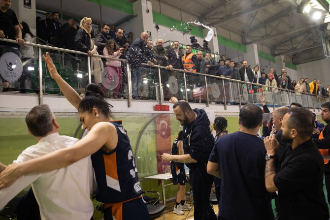 BOTAŞ-ÇBK Mersin Yenişehir Belediyesi maçının sonunda gerginlik yaşandı