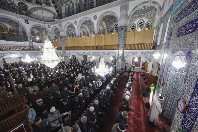 Diyanet İşleri Başkanı Erbaş, İstanbul'da teravih namazı kıldırdı