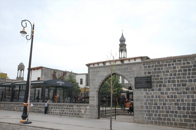 Diyarbakır'da Paskalya Bayramı 8 yıl aradan sonra tarihi kilisede kutlandı