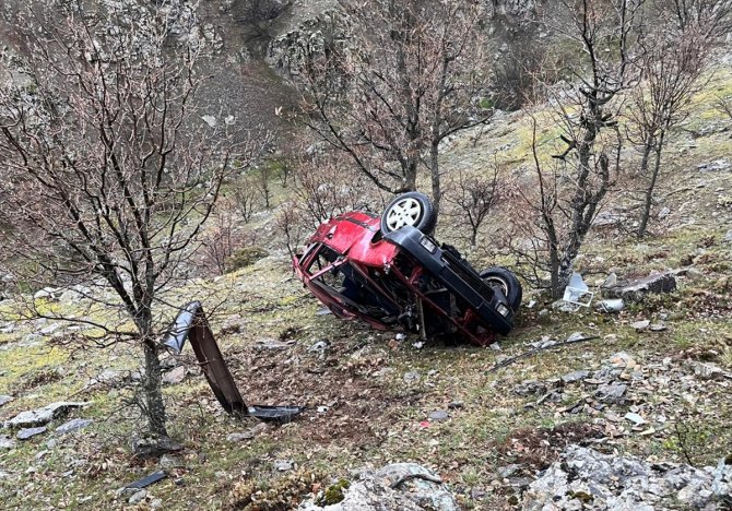 Malatya'da uçuruma devrilen otomobildeki bebek öldü