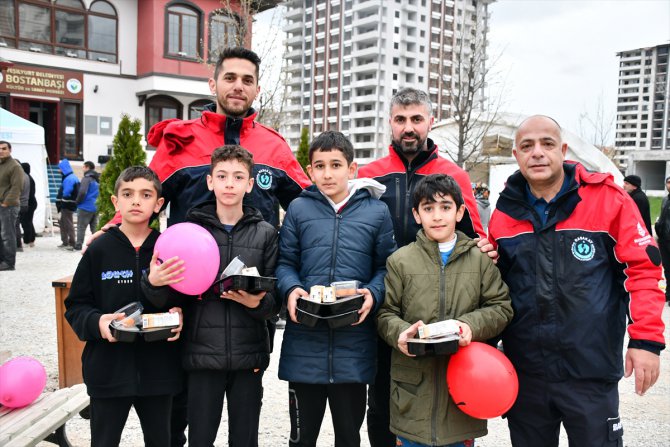 Başakşehir Belediyesi, ramazanda depremzedelerin gönül sofralarını bereketlendiriyor