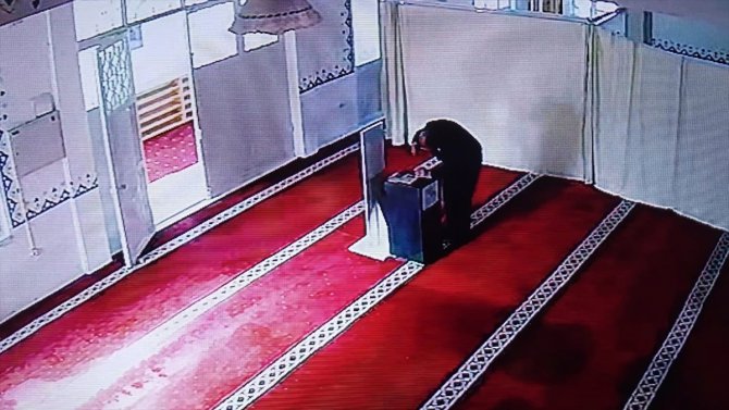 Caminin bağış kutusundan hırsızlık yapan kişi gözaltına alındı