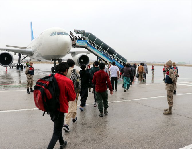 Erzurum'da 333 düzensiz göçmen sınır dışı edildi
