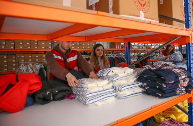 Kahramanmaraş'ta dev sosyal market, depremzedeler için hizmete girdi