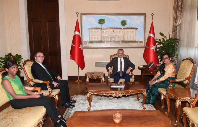 Sri Lanka'nın Ankara Büyükelçisi Dissanayake, Antalya Valisi Yazıcı'yı ziyaret etti