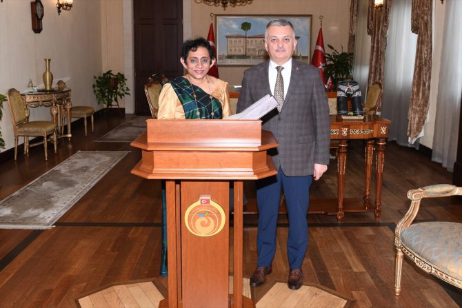 Sri Lanka'nın Ankara Büyükelçisi Dissanayake, Antalya Valisi Yazıcı'yı ziyaret etti