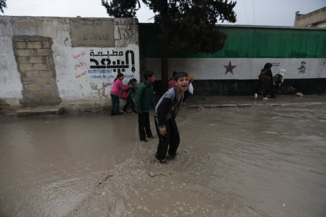 Suriye’nin kuzeyinde şiddetli yağış etkili oluyor