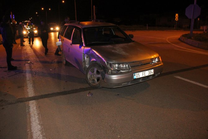 Amasya'da iki otomobilin çarpışması sonucu 5 kişi yaralandı