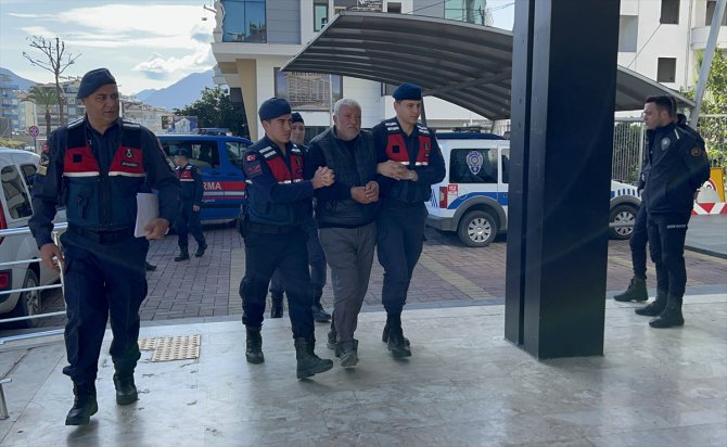 GÜNCELLEME - Antalya'da kavga ettiği müteahhidi öldüren inşaat bekçisi tutuklandı