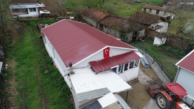 Balıkesir Büyükşehir Belediyesi şehit babasının yanan evini yeniden inşa etti