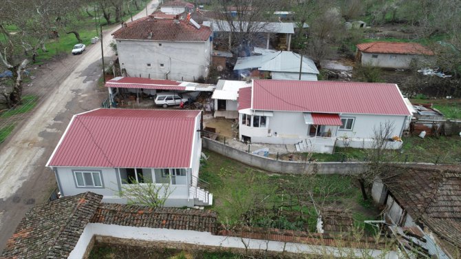 Balıkesir Büyükşehir Belediyesi şehit babasının yanan evini yeniden inşa etti