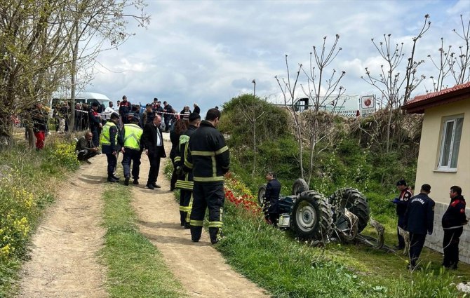 Denizli'de devrilen traktörün altında kalan kişi öldü