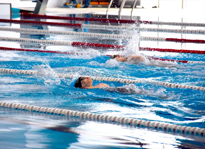Görme engelli milli yüzücüler, dünya şampiyonluğuna ulaşmak için kulaç atıyor