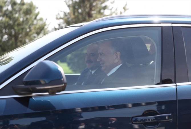 Sanayi ve Teknoloji Bakanı Varank, Özbekistan Cumhurbaşkanı Mirziyoyev'e Togg'u teslim etti